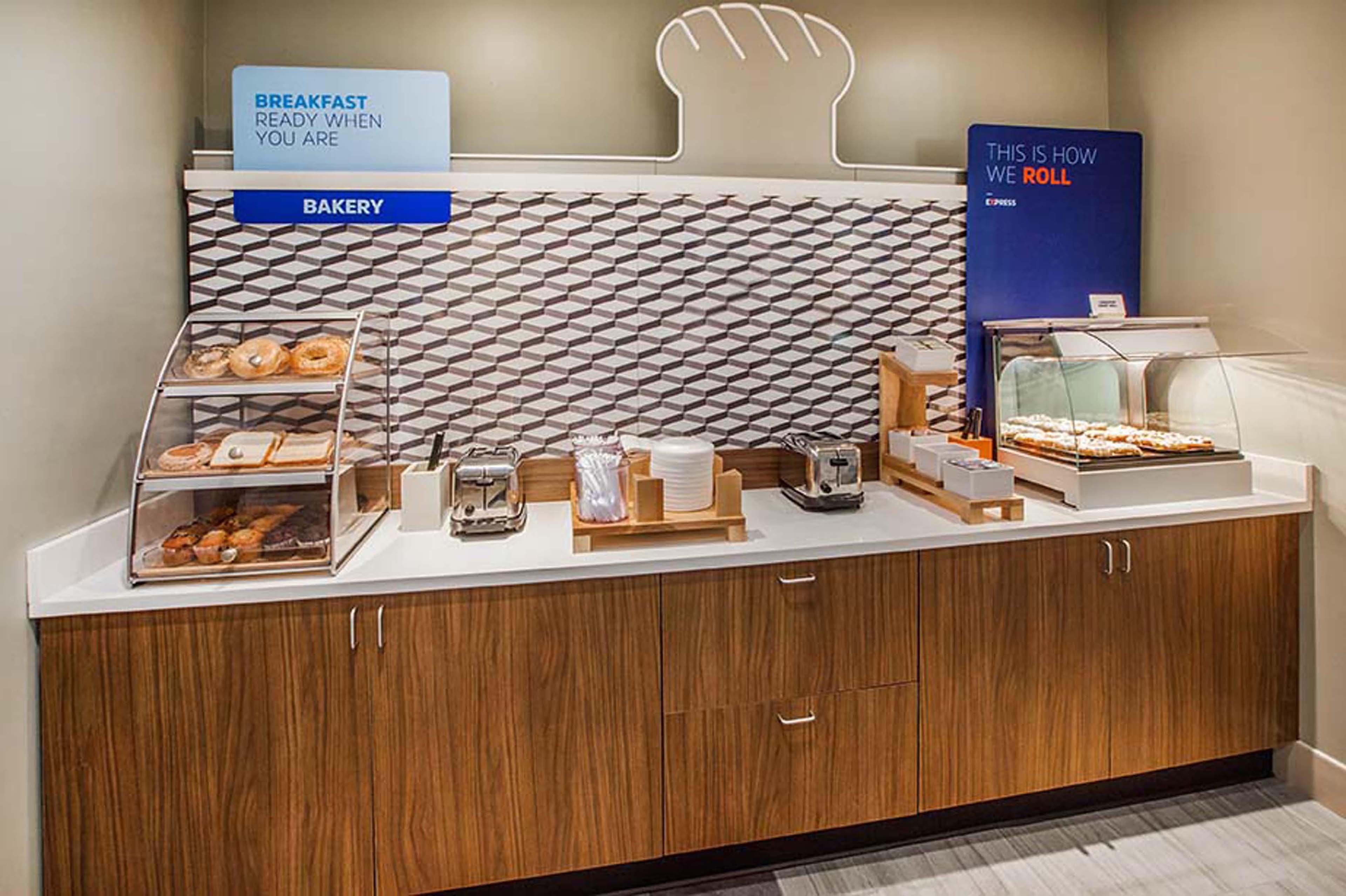 Holiday Inn Express Hotel & Suites Sanford By Ihg Esterno foto