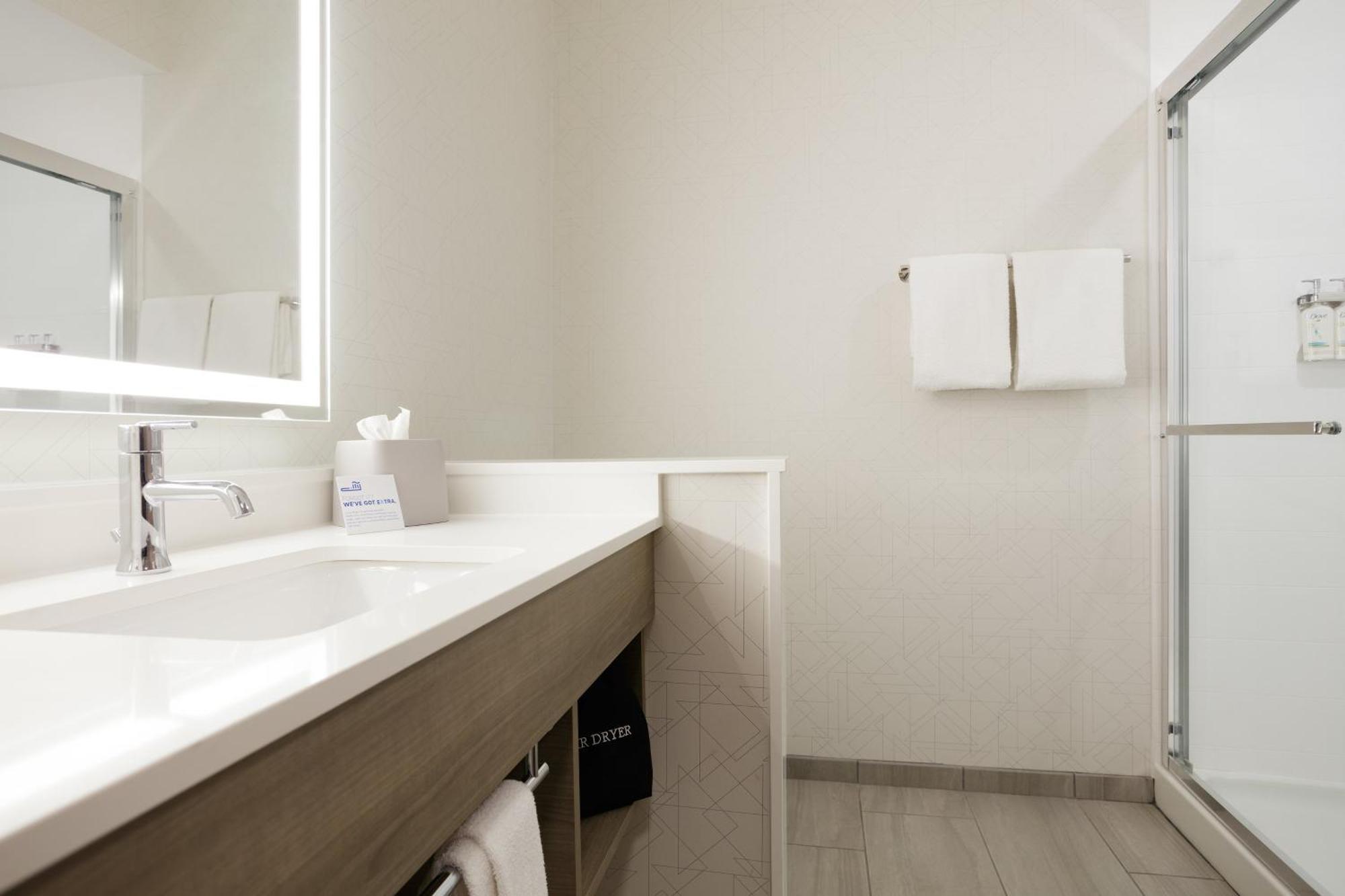Holiday Inn Express Hotel & Suites Sanford By Ihg Esterno foto