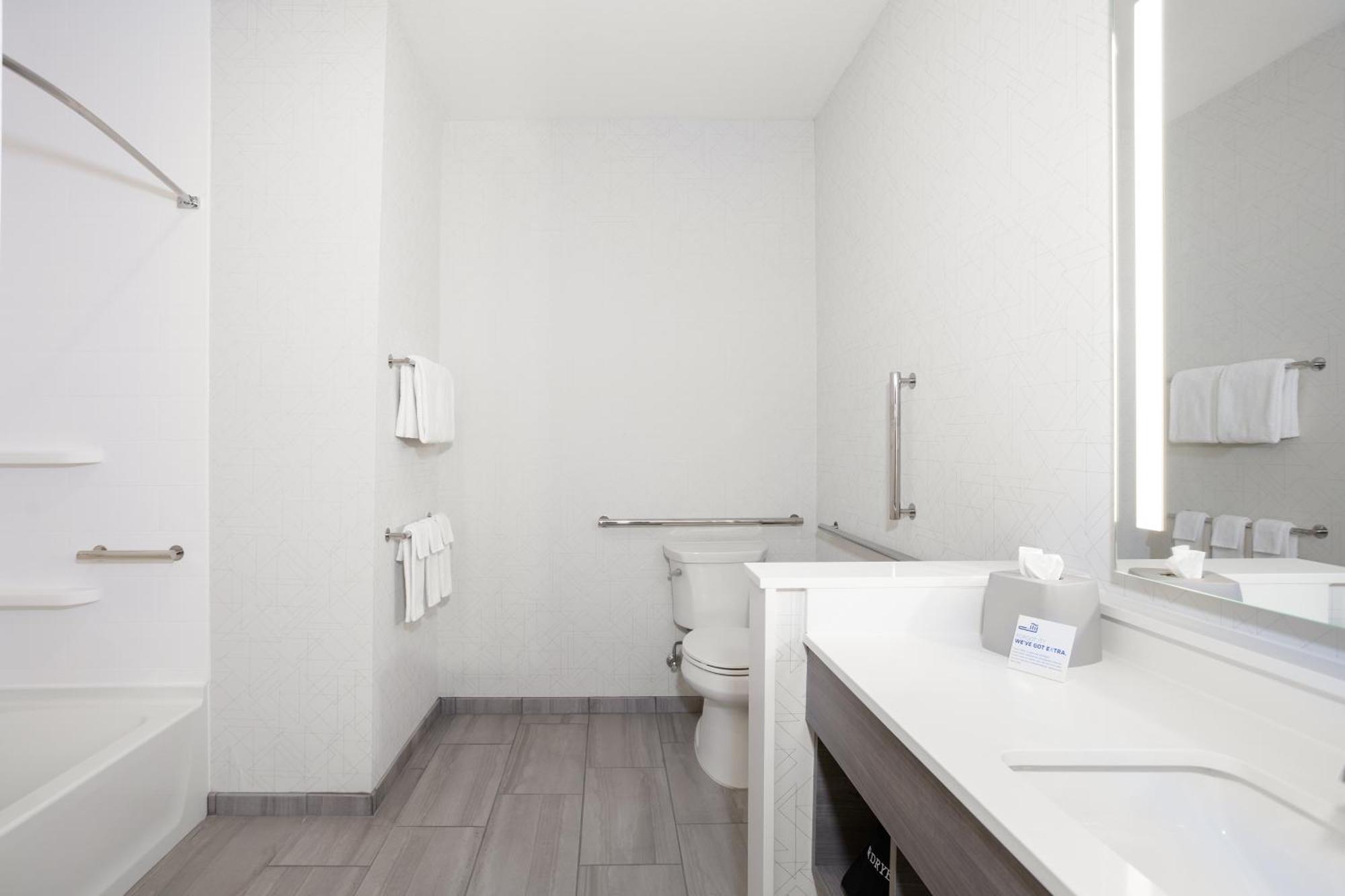 Holiday Inn Express Hotel & Suites Sanford By Ihg Esterno foto