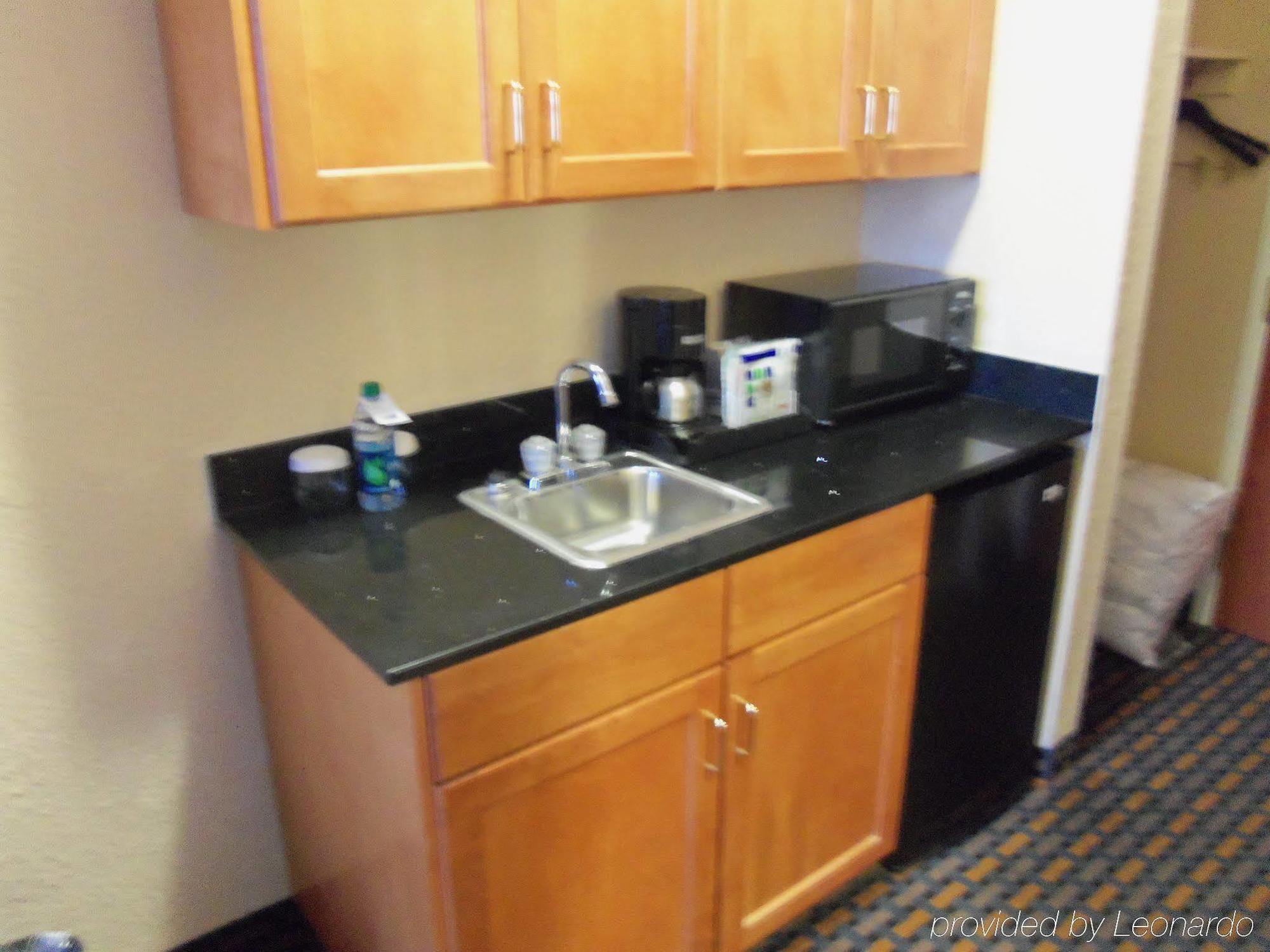 Holiday Inn Express Hotel & Suites Sanford By Ihg Esterno foto