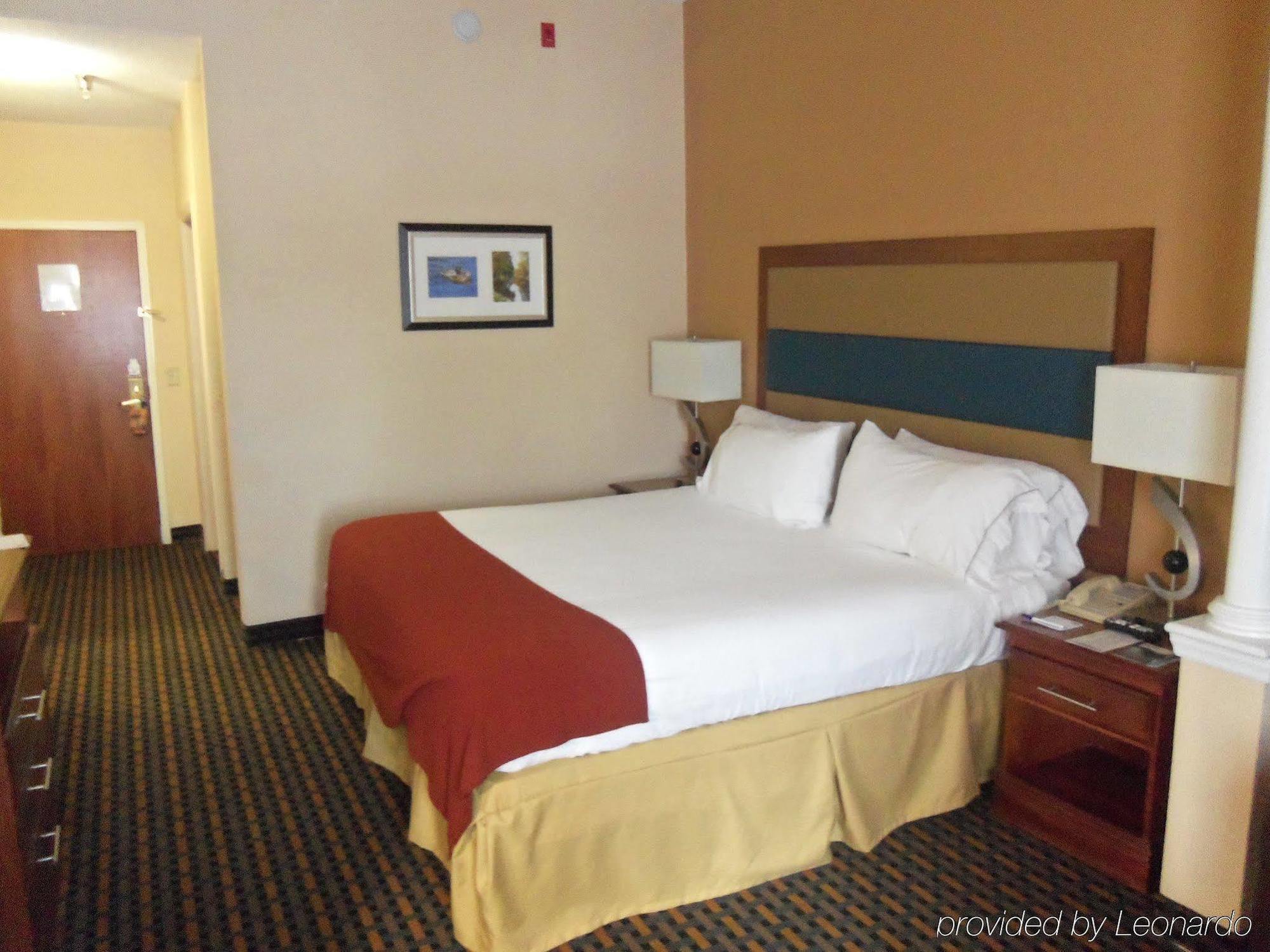 Holiday Inn Express Hotel & Suites Sanford By Ihg Esterno foto