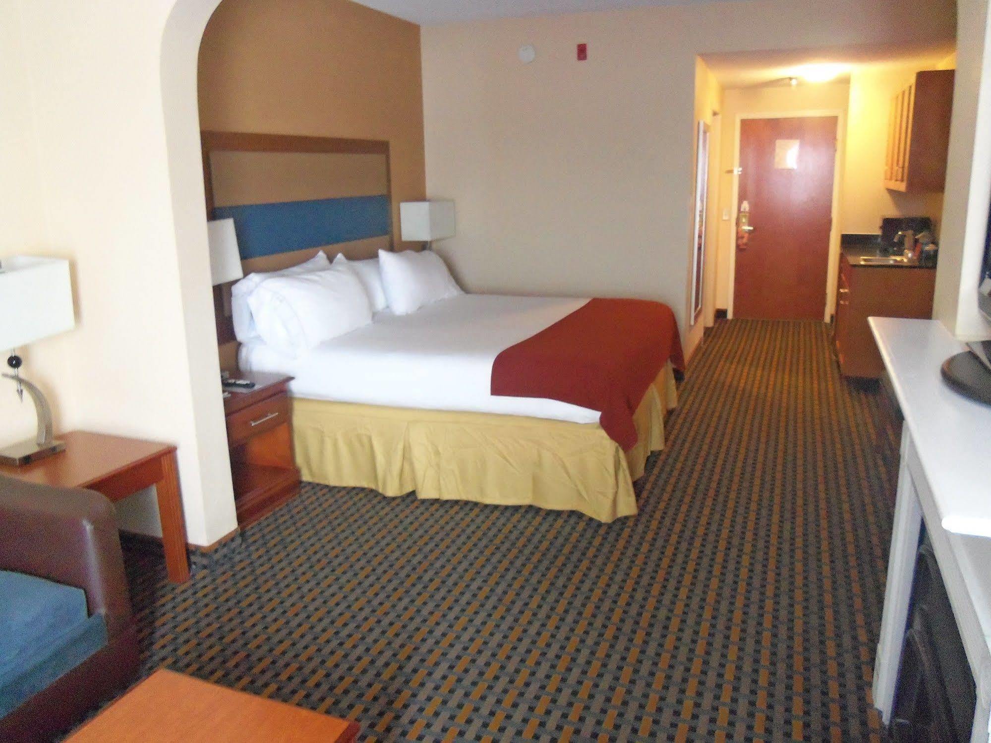 Holiday Inn Express Hotel & Suites Sanford By Ihg Esterno foto