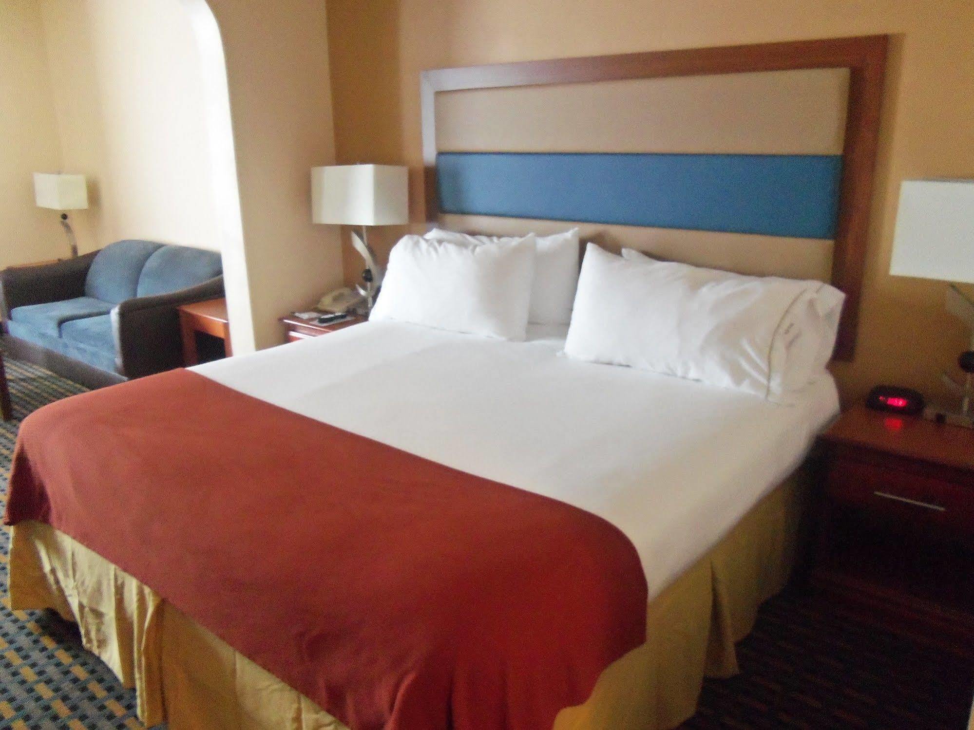 Holiday Inn Express Hotel & Suites Sanford By Ihg Esterno foto