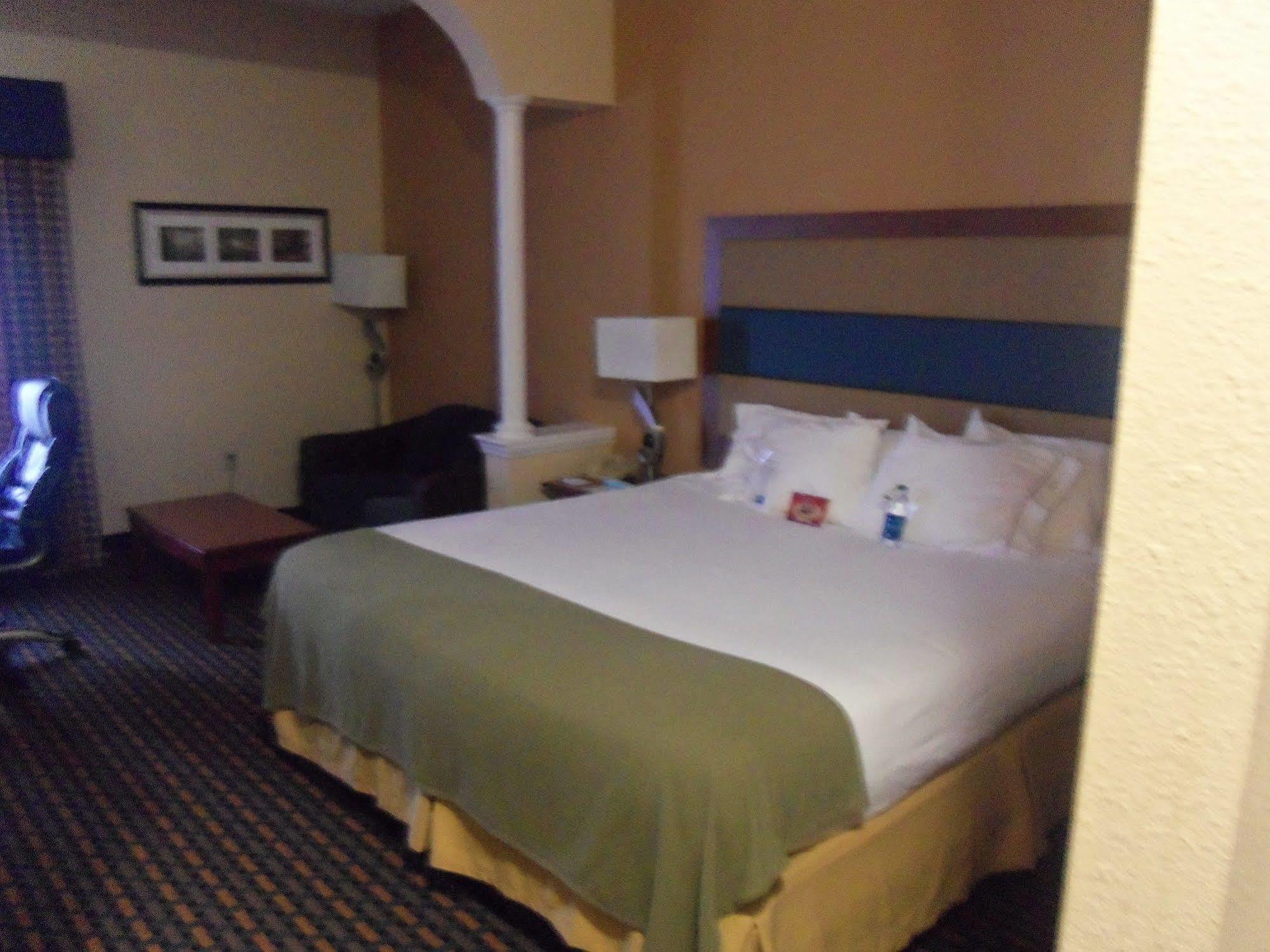 Holiday Inn Express Hotel & Suites Sanford By Ihg Esterno foto